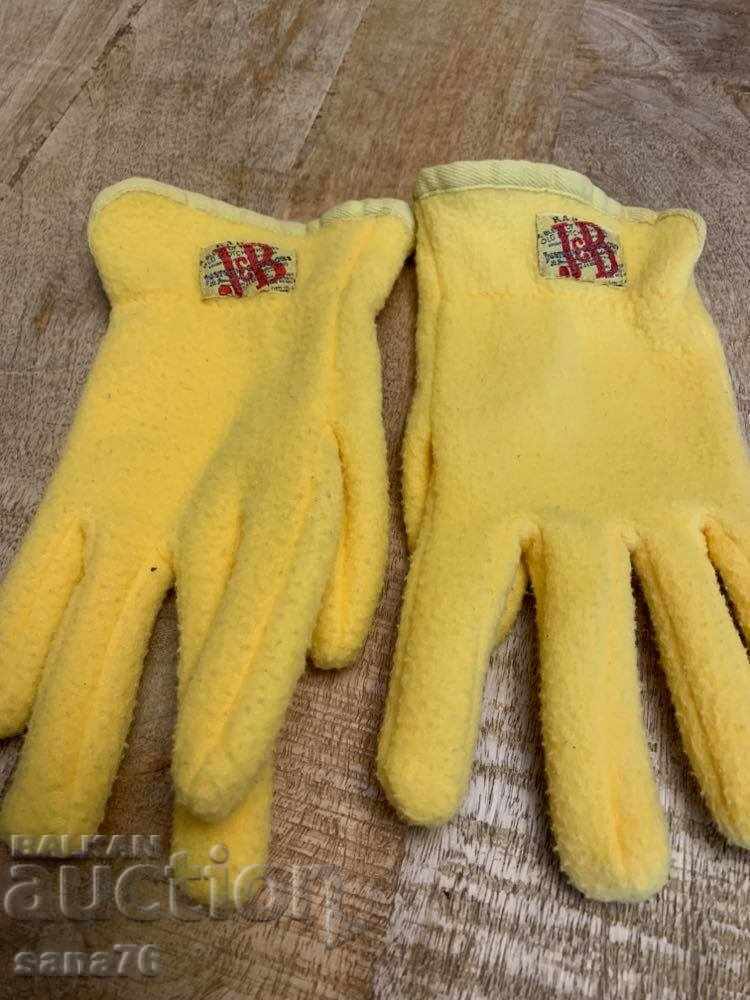 Уникални рекламни ръкавици - J & B с цена € 5.00 | 9.78 лв.