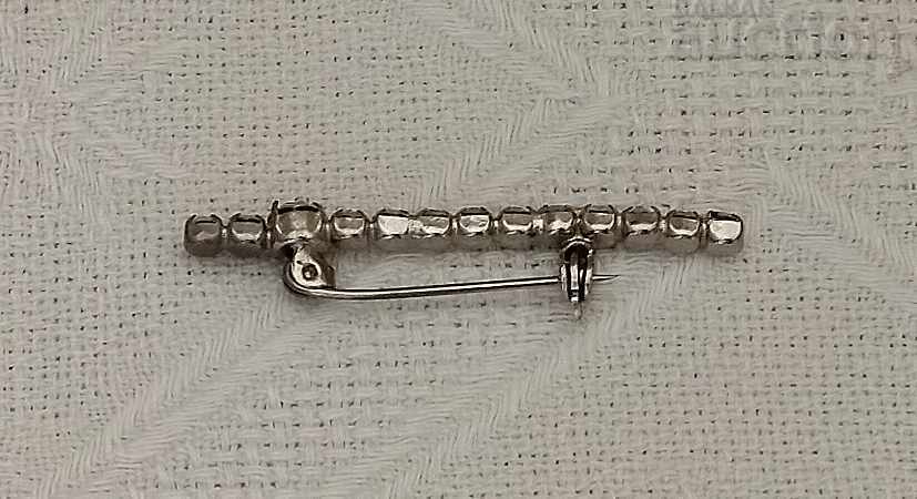 NEEDLE BROOCH with price 2.00 BGN | € 1.02 NEEDLE BROOCH with price 2.00 BGN | € 1.02