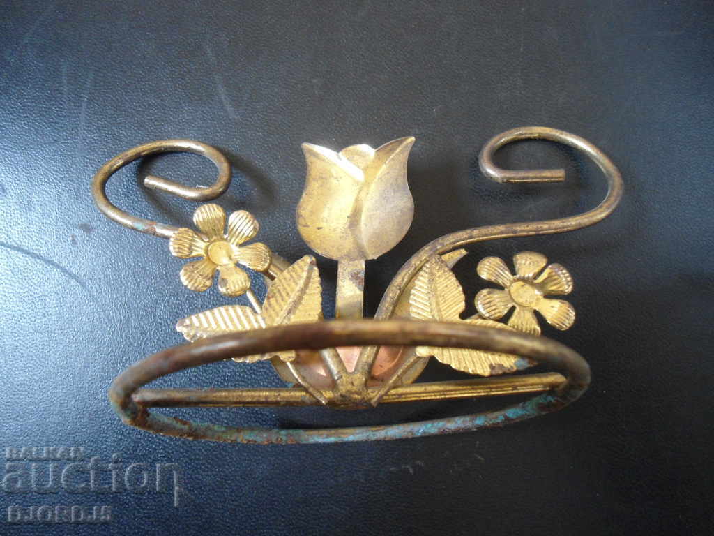 Παλιά μεταλλικά στολίδια με τιμή 5.00 BGN | € 2.56 Παλιά μεταλλικά στολίδια με τιμή 5.00 BGN | € 2.56