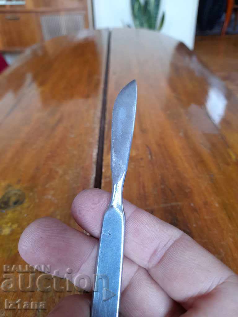 Auction An old scalpel Auction An old scalpel