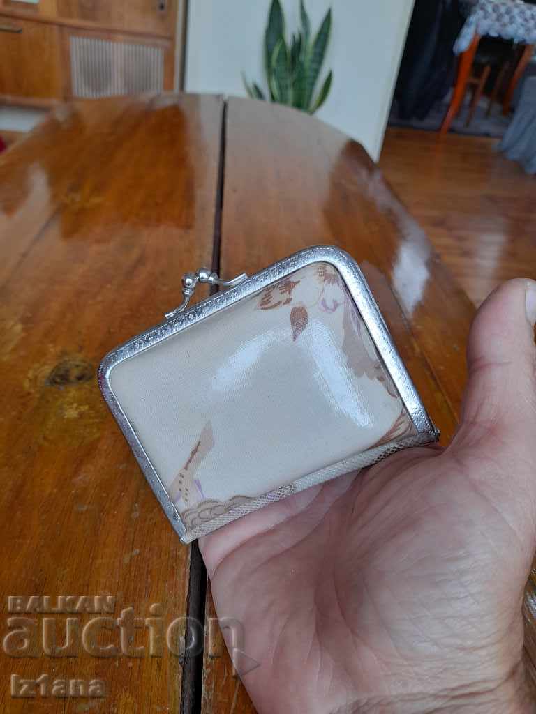 Delivery of Old wallet purse Delivery of Old wallet purse