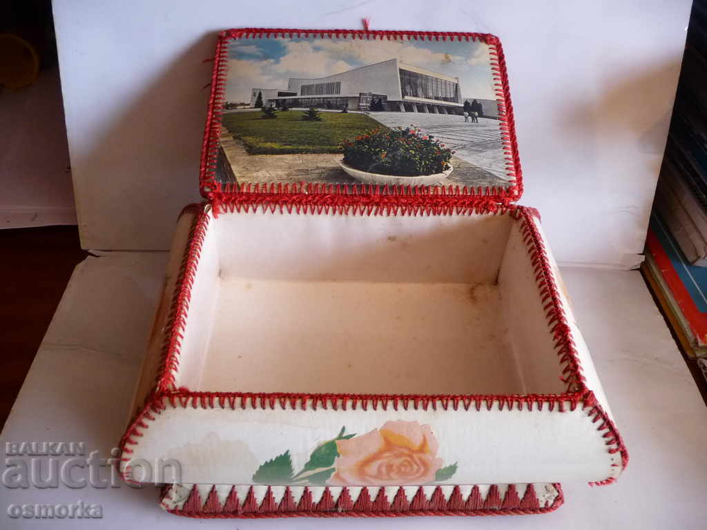 Auction  Old collector's jewelry box treasures Christmas toys