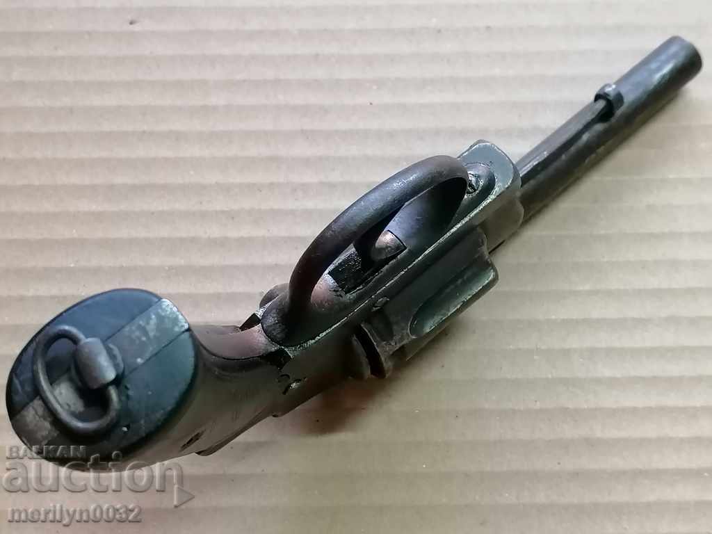 Περίστροφο πιστόλι πέντε βολών δεκαετίας του 1990 με τιμή 685.00 BGN | € 350.23 Περίστροφο πιστόλι πέντε βολών δεκαετίας του 1990 με τιμή 685.00 BGN | € 350.23