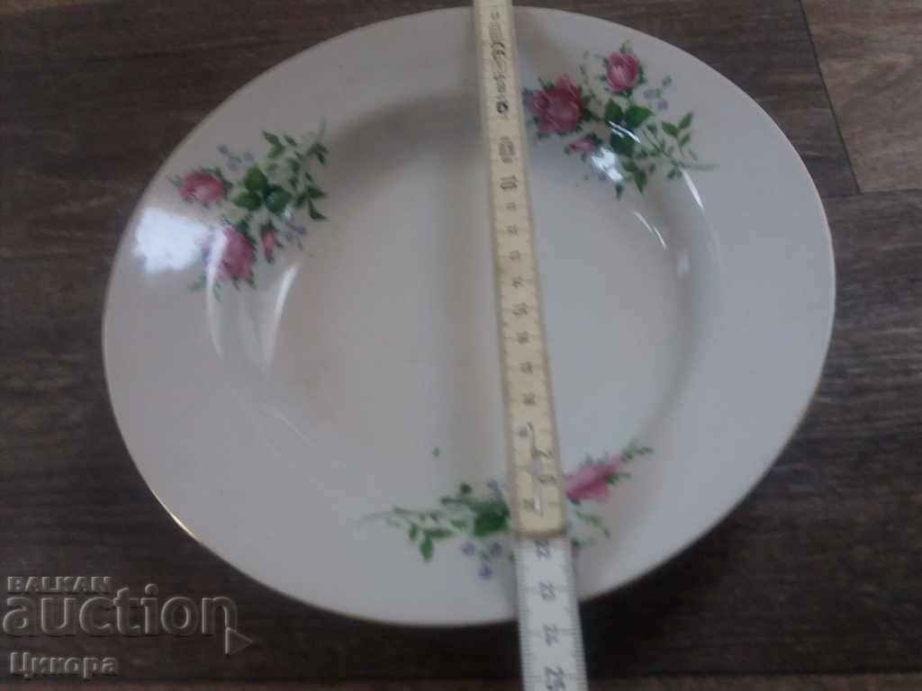 Auction  PORCELAIN PLATES 6 pieces