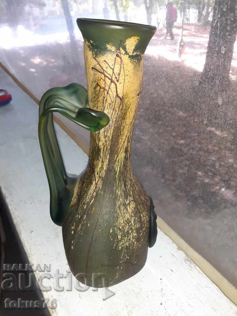 Delivery of An old beautiful collector's vase Delivery of An old beautiful collector's vase