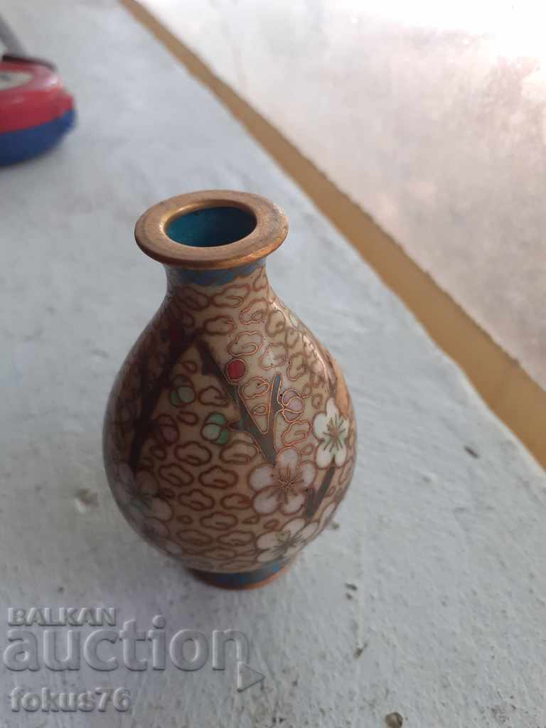 Delivery of Old cute little cloisonne vase