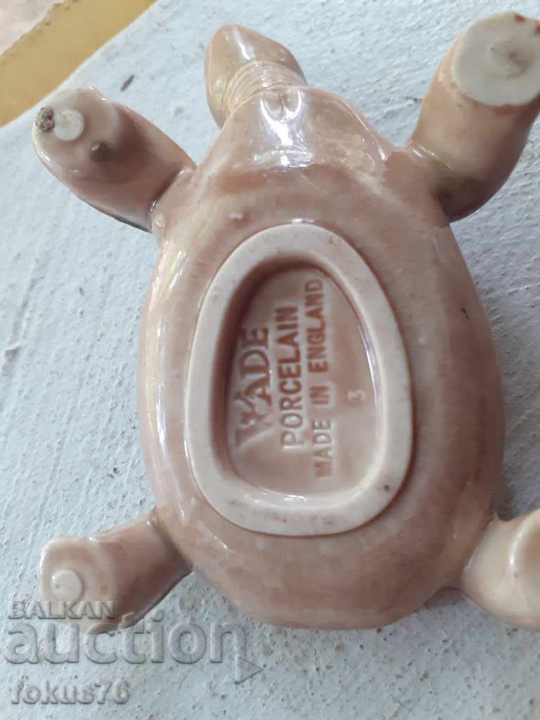 Μια παλιά αγγλική πορσελάνινη χελώνα με τιμή 35.00 BGN | € 17.90 Μια παλιά αγγλική πορσελάνινη χελώνα με τιμή 35.00 BGN | € 17.90