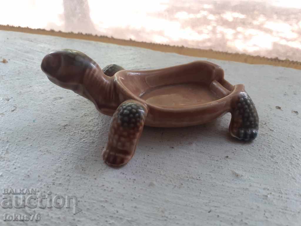 Δημοπρασία Μια παλιά αγγλική πορσελάνινη χελώνα Δημοπρασία Μια παλιά αγγλική πορσελάνινη χελώνα