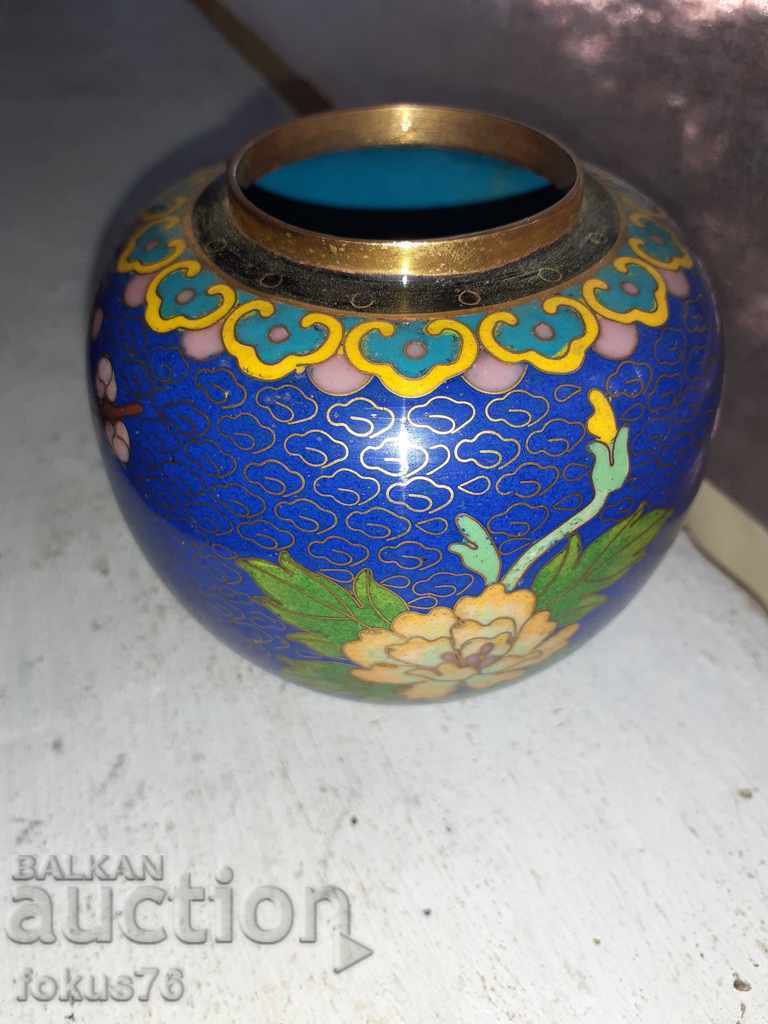 A beautiful old cloisonne collector's vase with price 220.00 BGN | € 112.48 A beautiful old cloisonne collector's vase with price 220.00 BGN | € 112.48