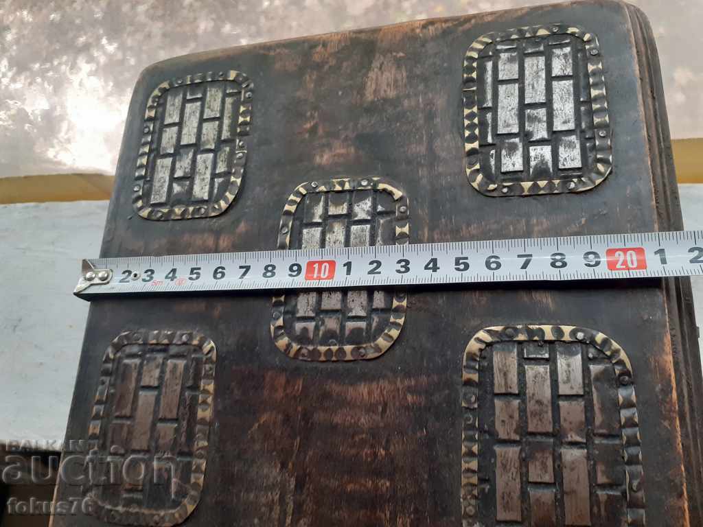 Cutie de lemn antică, cu accesorii metalice - 7 Cutie de lemn antică, cu accesorii metalice - 7