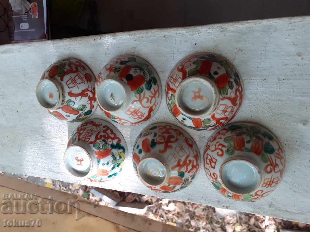 Παράδοση Πολύ παλιά φλυτζάνια σάκε από πορσελάνη ζωγραφισμένα στο χέρι Παράδοση Πολύ παλιά φλυτζάνια σάκε από πορσελάνη ζωγραφισμένα στο χέρι