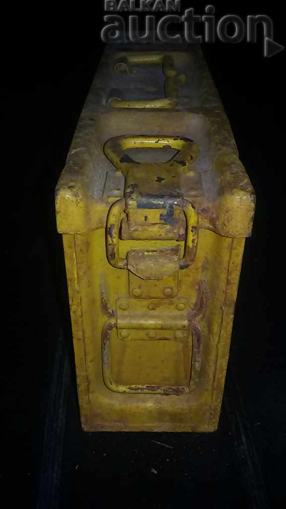Delivery of Cartridge case MG 34 42 Wehrmacht WWII ammunition box Delivery of Cartridge case MG 34 42 Wehrmacht WWII ammunition box