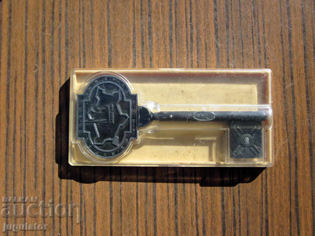 cheie metalică rusească veche cu cutie