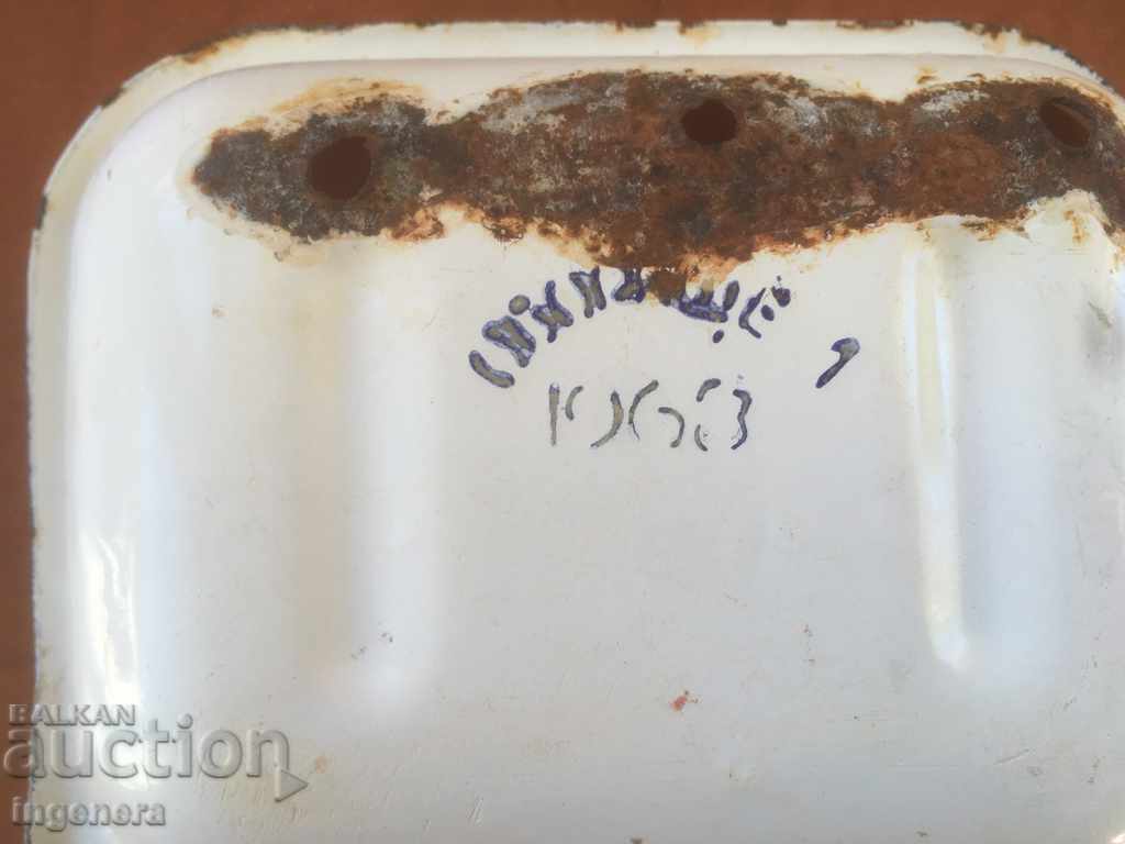 Auction 2-PIECE SOAPWEAR ENAMELED-1963 FOR WALL Auction 2-PIECE SOAPWEAR ENAMELED-1963 FOR WALL