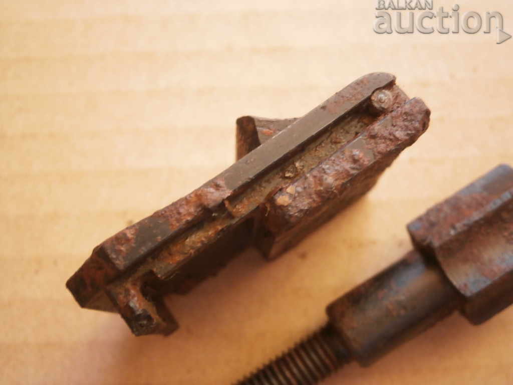 Delivery of MG34 Wehrmacht WW2 bipod bolt and band cap Delivery of MG34 Wehrmacht WW2 bipod bolt and band cap