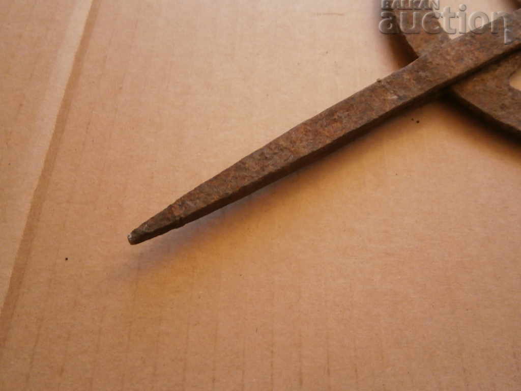 Auction  old primitive tool