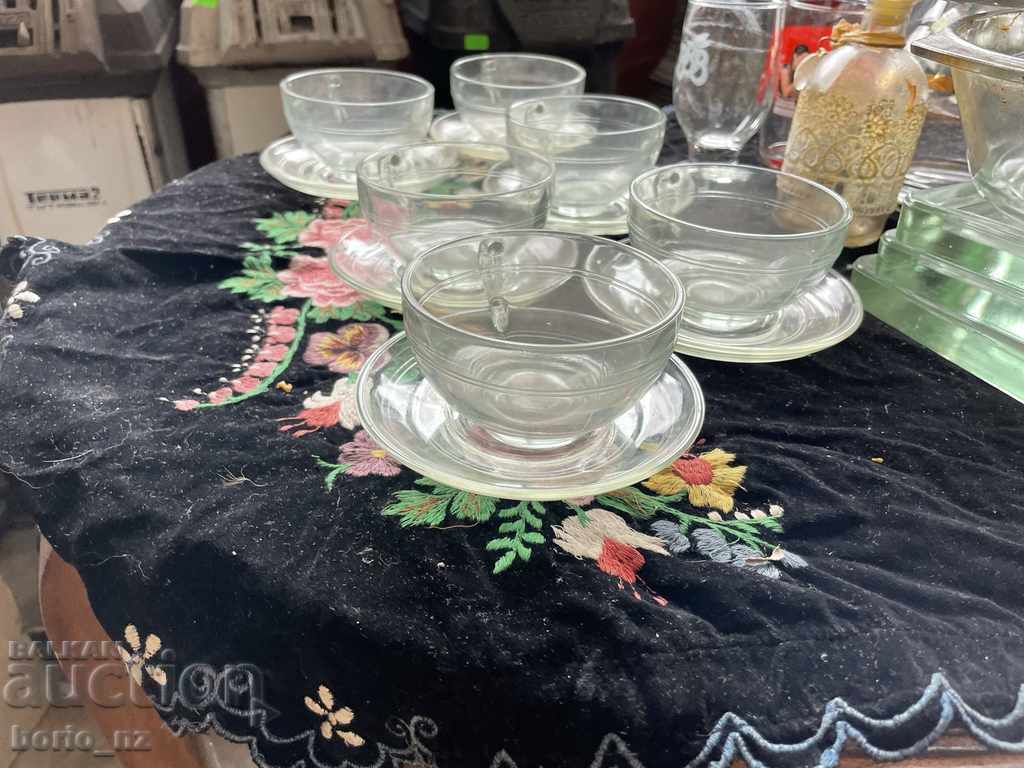 Auction  10712. SERVICE TEA CUPS FOR FIRE-RESISTANT GLASS