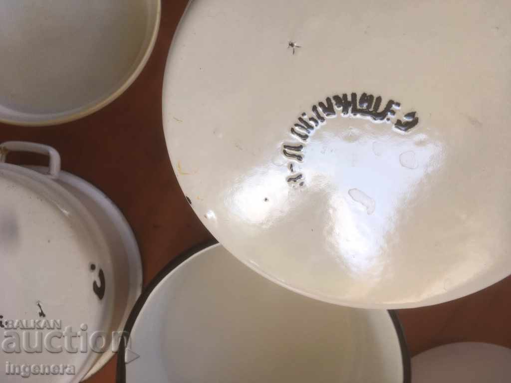 SEFERTAS FOOD TRAY ENAMEL OLD with price 19.00 BGN | € 9.71 SEFERTAS FOOD TRAY ENAMEL OLD with price 19.00 BGN | € 9.71