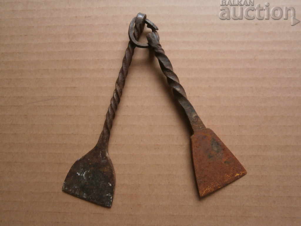 Delivery of a primitive scent, a gourd, a gourd, a wicker forged iron Delivery of a primitive scent, a gourd, a gourd, a wicker forged iron