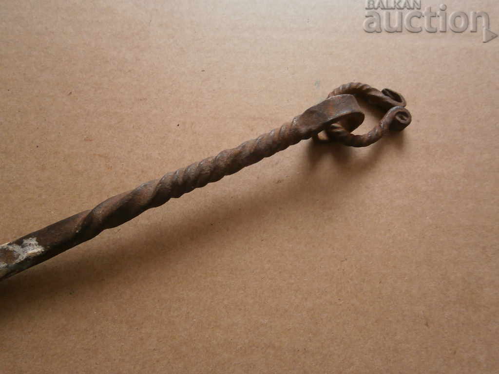 Auction  a primitive scent, a gourd, a gourd, a wicker forged iron