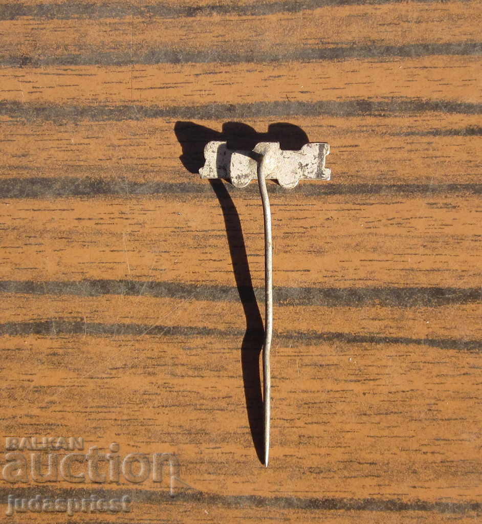 Delivery of old silver-plated badge old truck sign robur ROBUR Delivery of old silver-plated badge old truck sign robur ROBUR