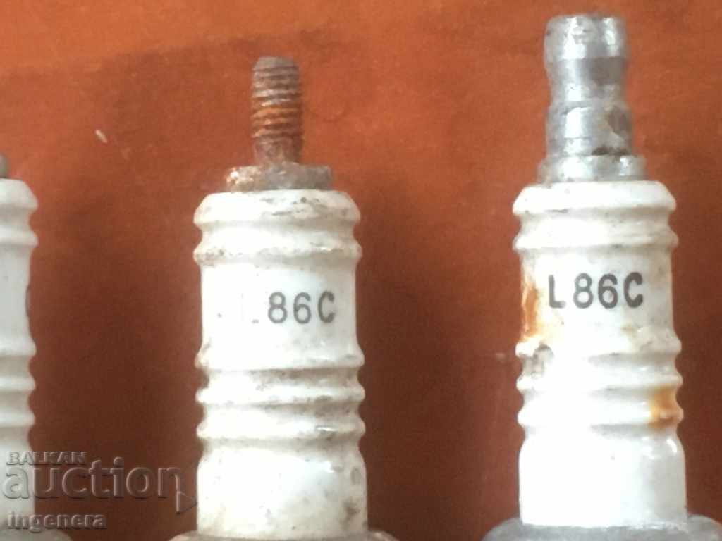 Auction SPARK PLUG AUTOMOBILE-RETRO-3 PCS Auction SPARK PLUG AUTOMOBILE-RETRO-3 PCS
