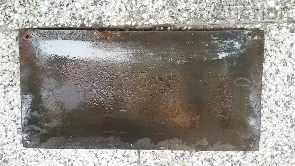 Delivery of retro enamel plate 60s