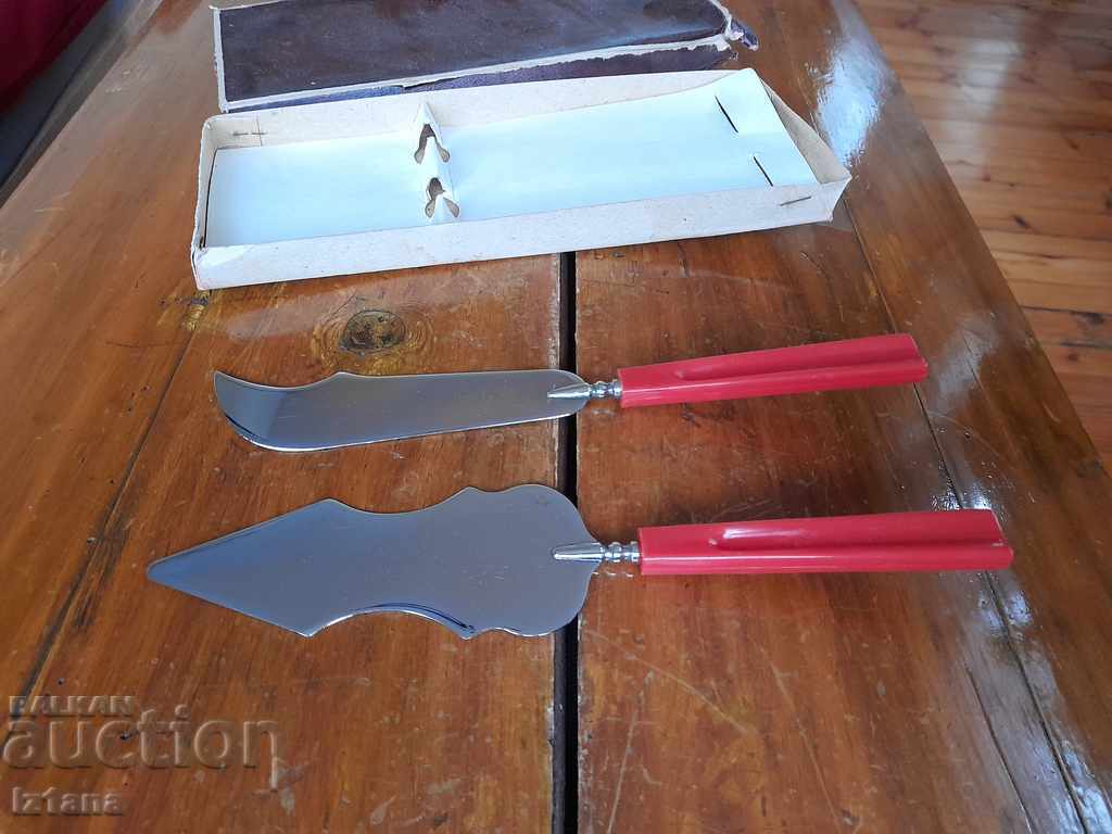 Auction  Starter set of kitchen tools, utensils