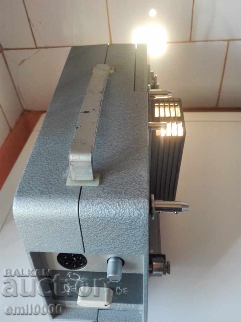 An old German movie machine. - 6