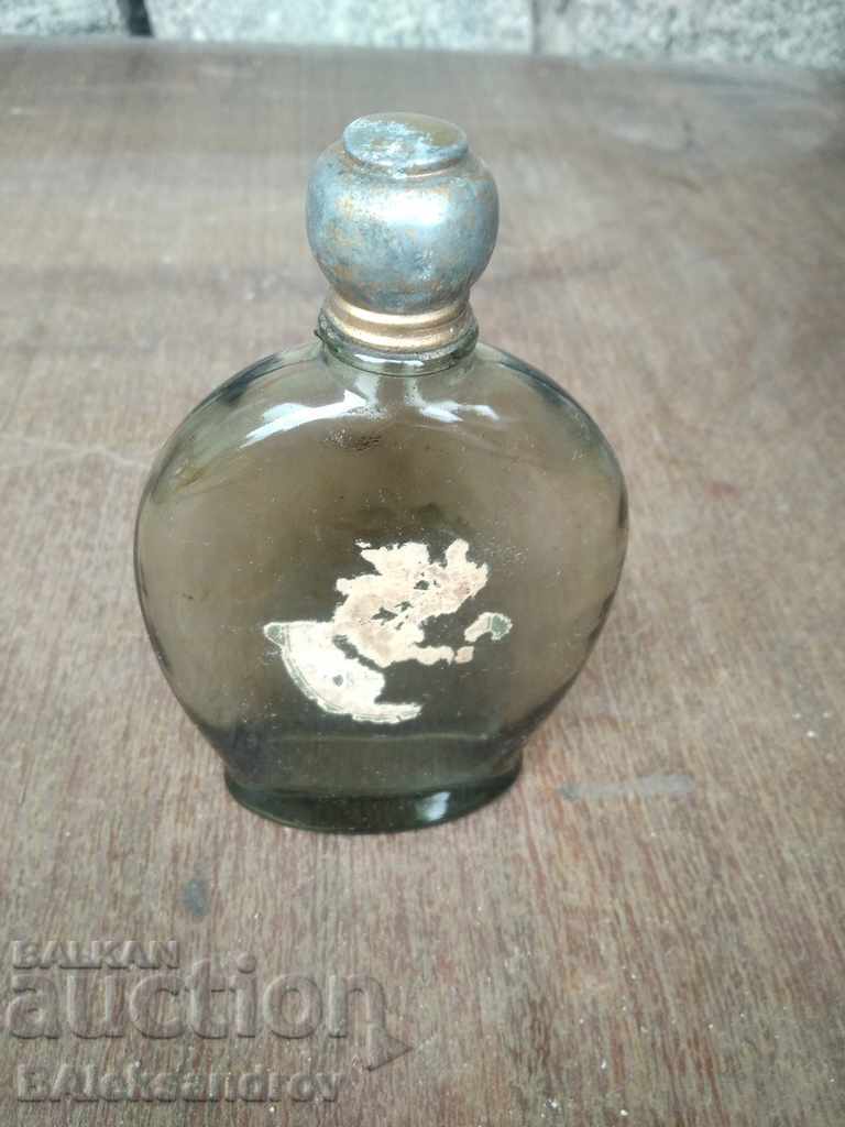 Sticlă de parfum veche pentru colecție