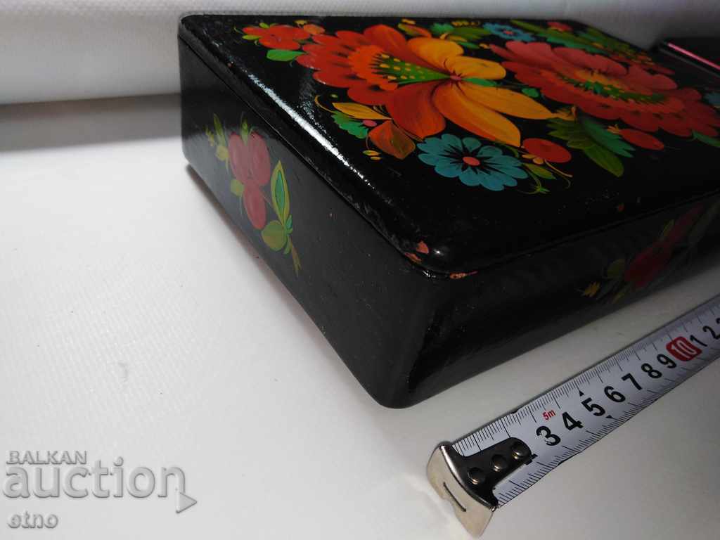 Auction  OLD HAND-PAINTED JEWELRY BOX - PAPIE MASCHE, USSR