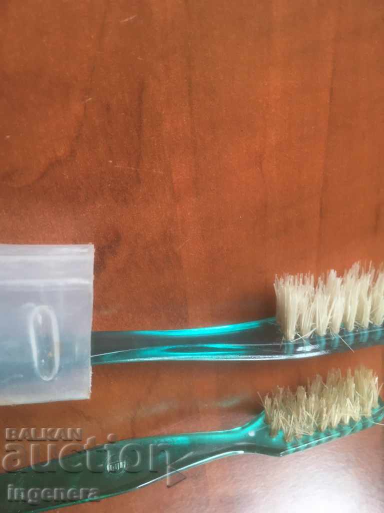 BRUSH WITH RETRO BOX FOR COLLECTION - 5 BRUSH WITH RETRO BOX FOR COLLECTION - 5