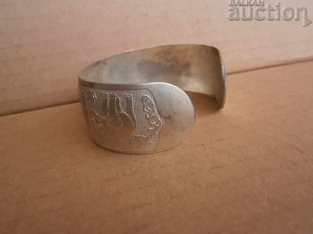 Delivery of silver-plated bracelet to regulate blood pressure Delivery of silver-plated bracelet to regulate blood pressure