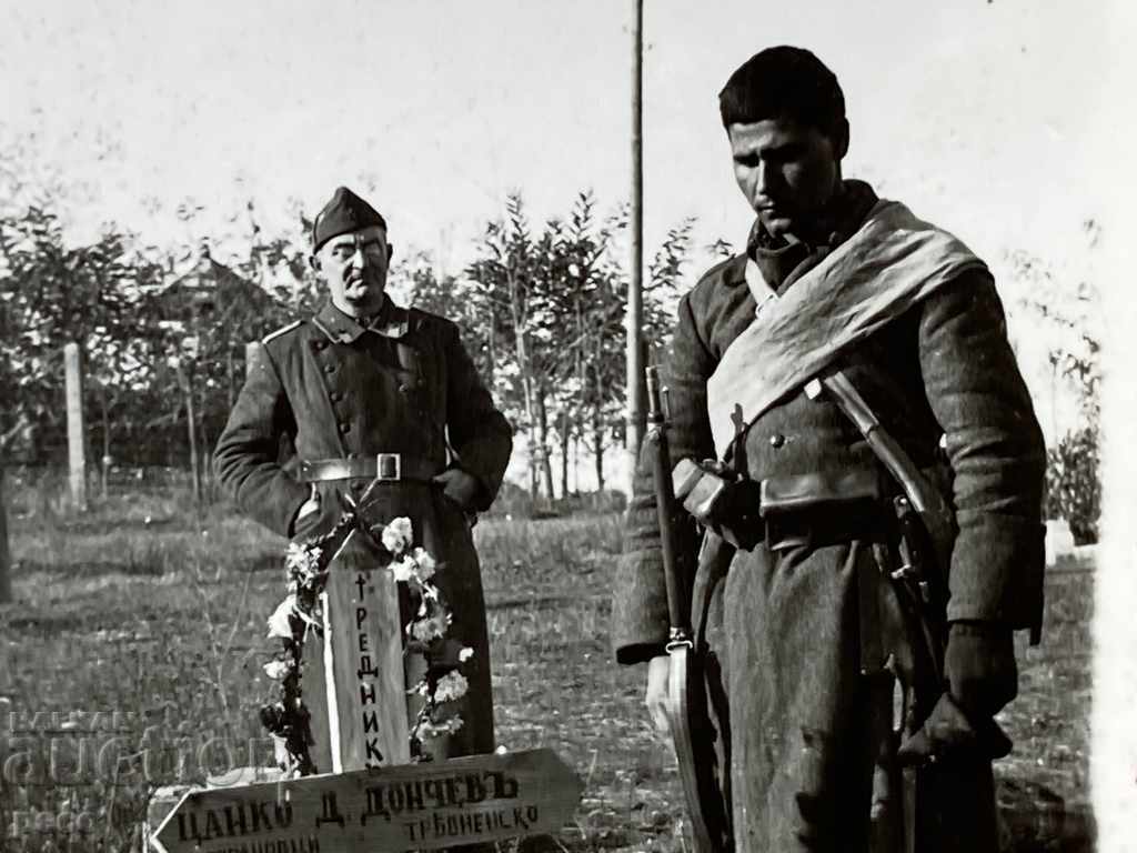 Bulgarian military grave Kochani 1944 33rd regiment brother of the grave with price 50.00 BGN | € 25.56 Bulgarian military grave Kochani 1944 33rd regiment brother of the grave with price 50.00 BGN | € 25.56