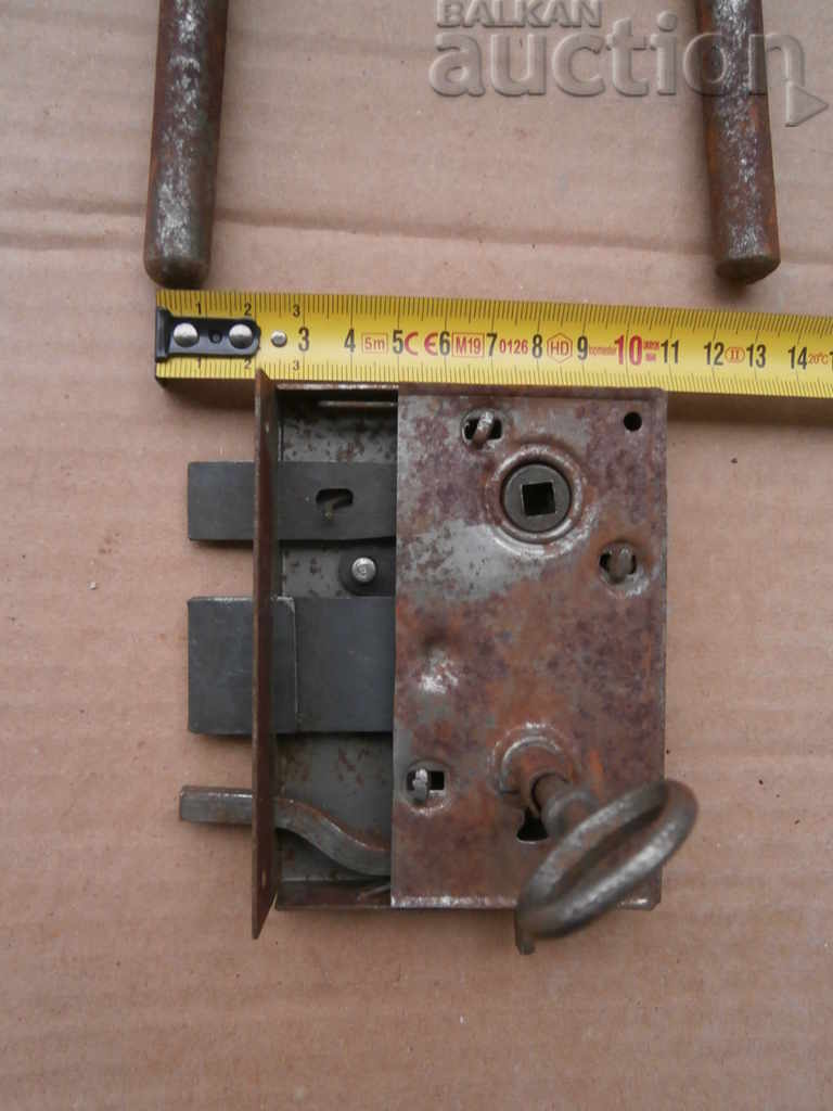 Auction OLD lock with key LOCKING MECHANISM Auction OLD lock with key LOCKING MECHANISM
