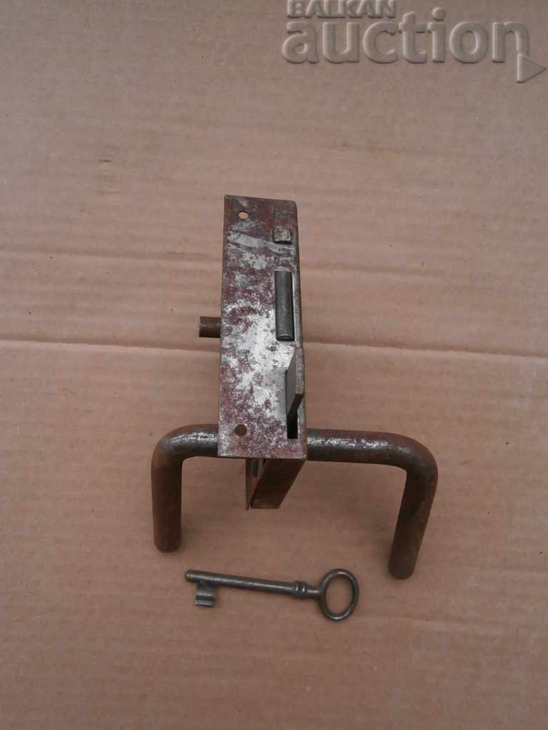 OLD lock with key LOCKING MECHANISM - 6 OLD lock with key LOCKING MECHANISM - 6