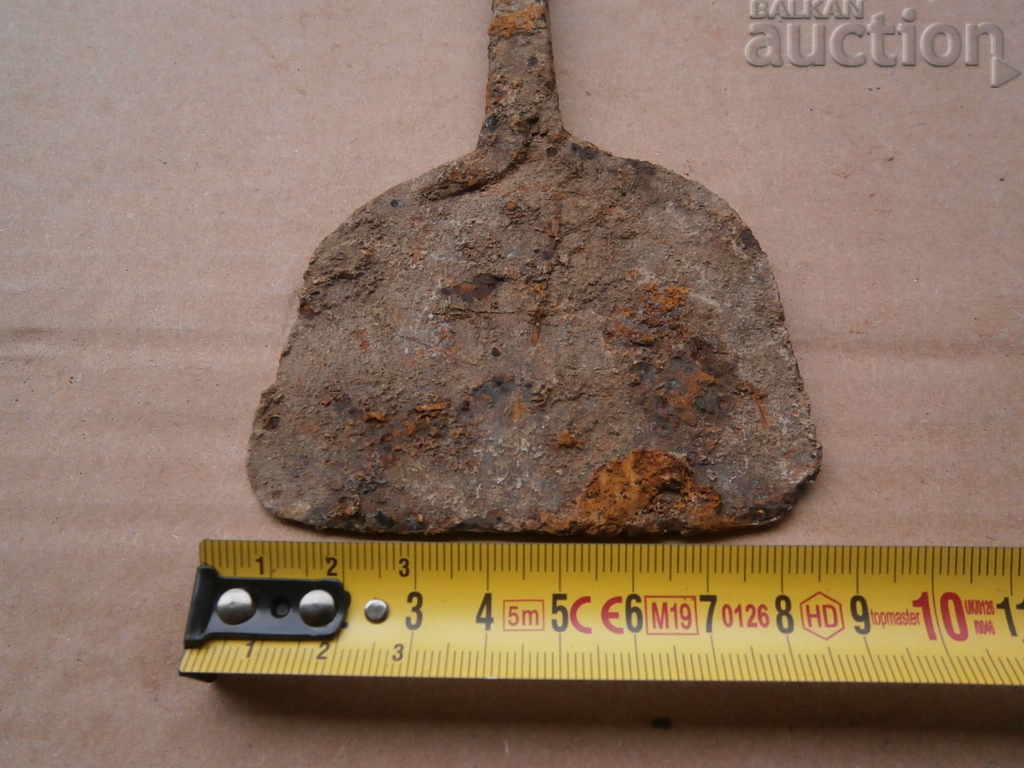 old manual forged coat of arms with price 25.00 BGN | € 12.78 old manual forged coat of arms with price 25.00 BGN | € 12.78