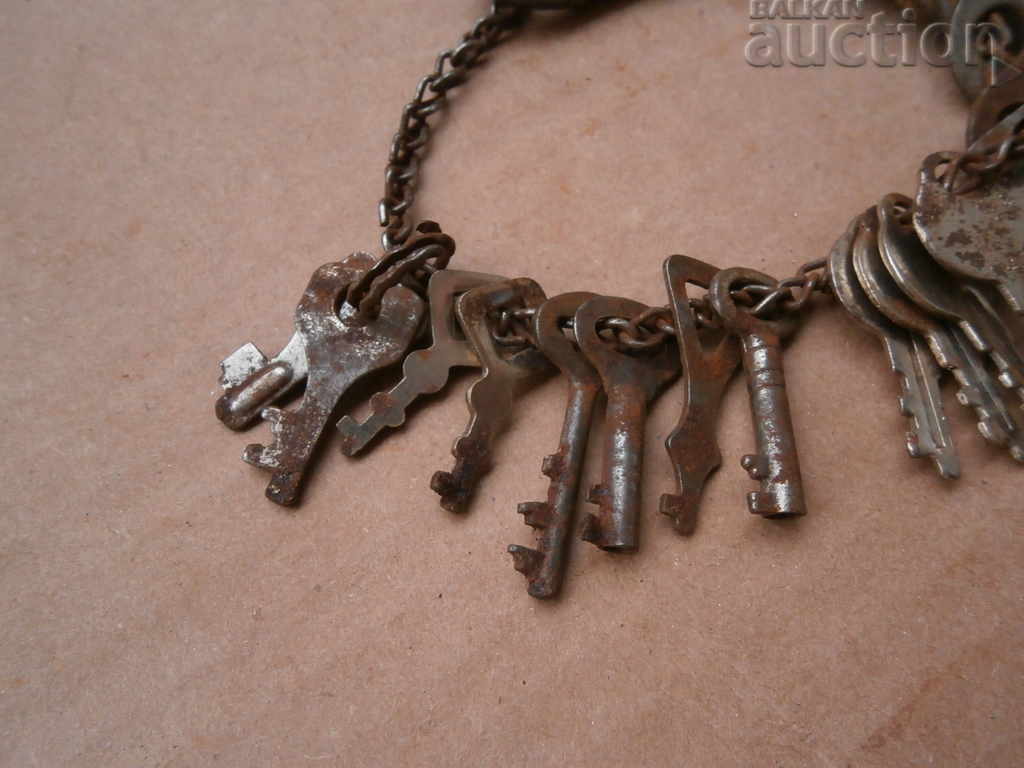 Blocare cheie antică cheie cheie cheie lot cu preț 35.00 BGN | € 17.90 Blocare cheie antică cheie cheie cheie lot cu preț 35.00 BGN | € 17.90