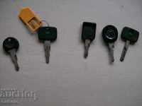 Lot of old ignition keys from western cars