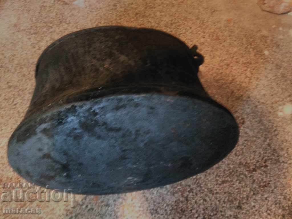 Παλιός μεγάλος χάλκινος λέβητας με τιμή 160.00 BGN | € 81.81 Παλιός μεγάλος χάλκινος λέβητας με τιμή 160.00 BGN | € 81.81