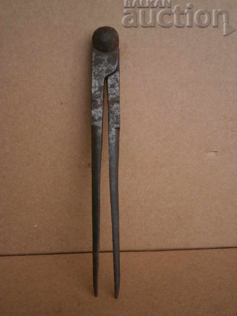 ancient primitive compass with price 31.00 BGN | € 15.85 ancient primitive compass with price 31.00 BGN | € 15.85