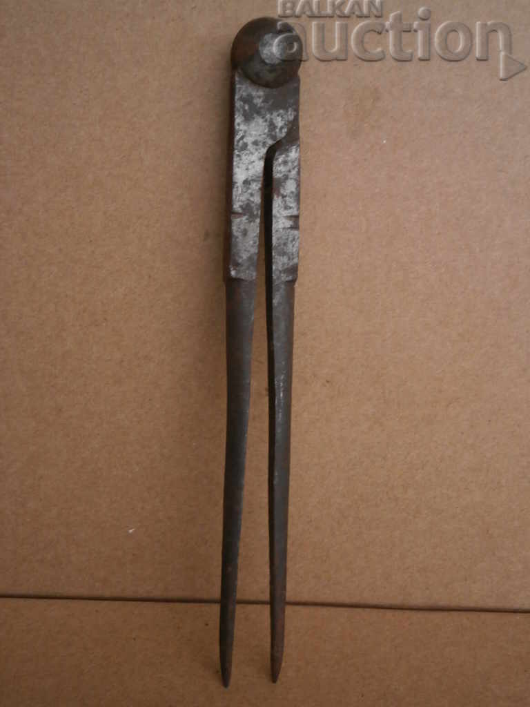 Auction ancient primitive compass Auction ancient primitive compass