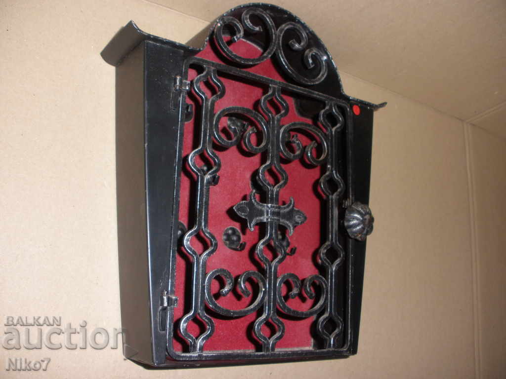 Delivery of Metal box/holder/hanger/ for keys.