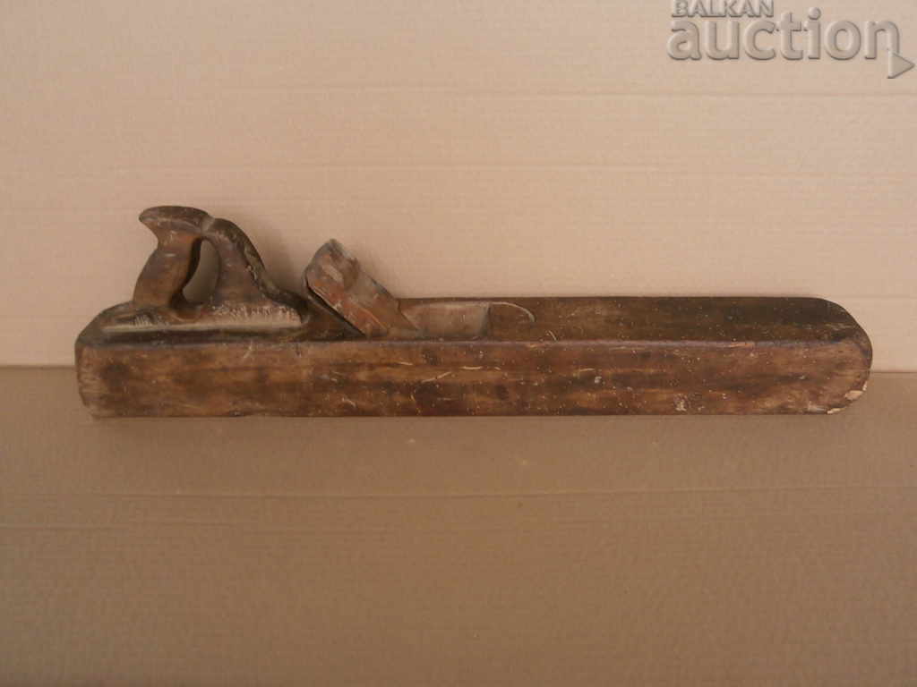 Auction an old primitive large carpentry planer Auction an old primitive large carpentry planer