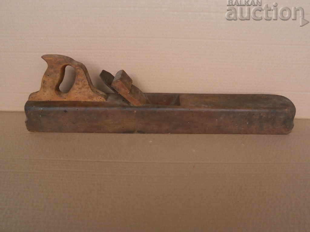 Auction an old primitive large carpentry planer Auction an old primitive large carpentry planer