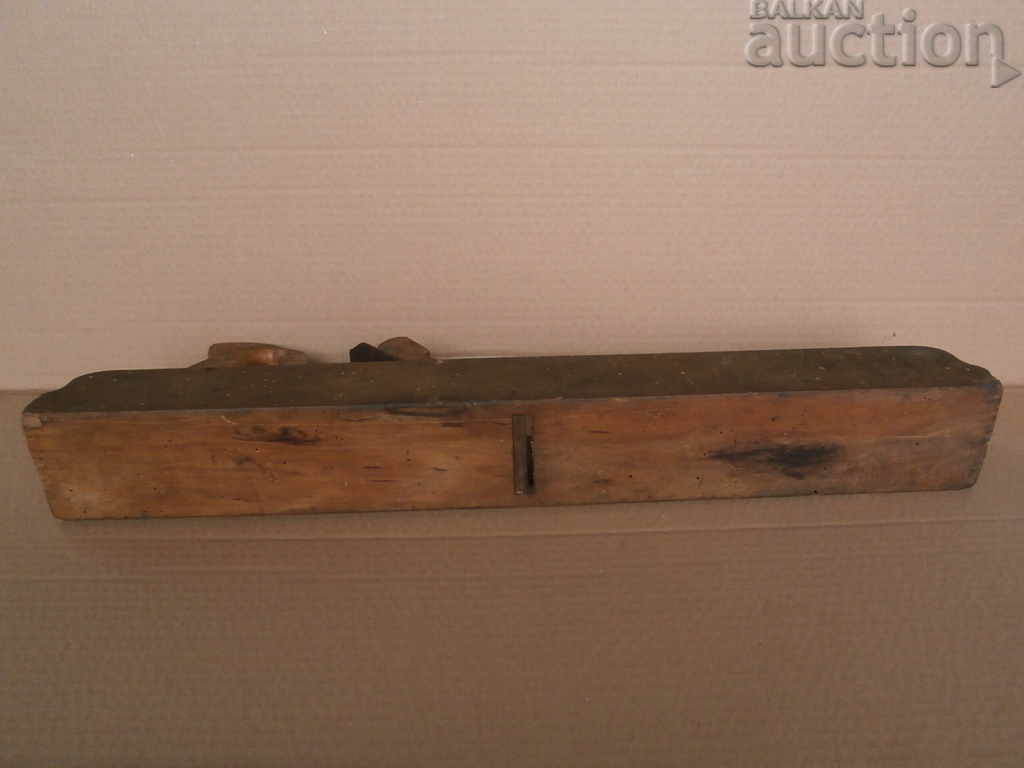 Delivery of an old primitive large carpentry planer Delivery of an old primitive large carpentry planer