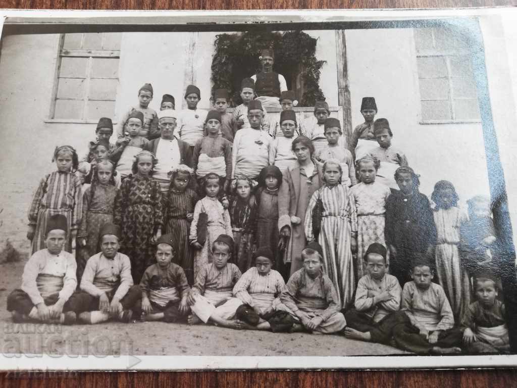 Old picture Kingdom of Bulgaria - Pomak children with price 30.00 BGN | € 15.34 Old picture Kingdom of Bulgaria - Pomak children with price 30.00 BGN | € 15.34