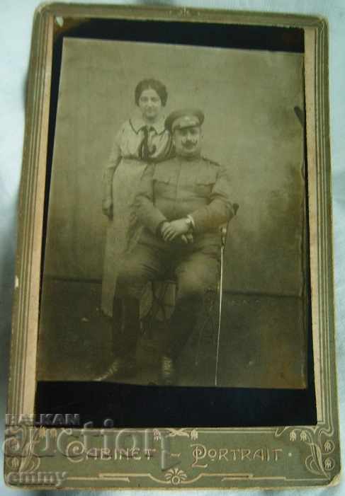 Foto veche soldat din carton gros ofițer militar cu sabie