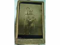 Стара снимка дебел картон войник военен офицер със сабя
