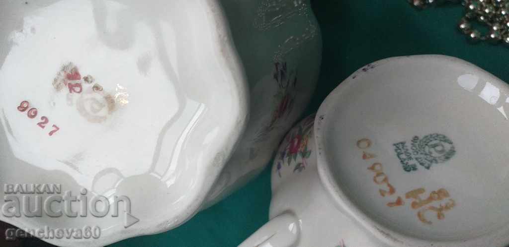 Delivery of Rare porcelain jugs with floral motifs POLAND Delivery of Rare porcelain jugs with floral motifs POLAND